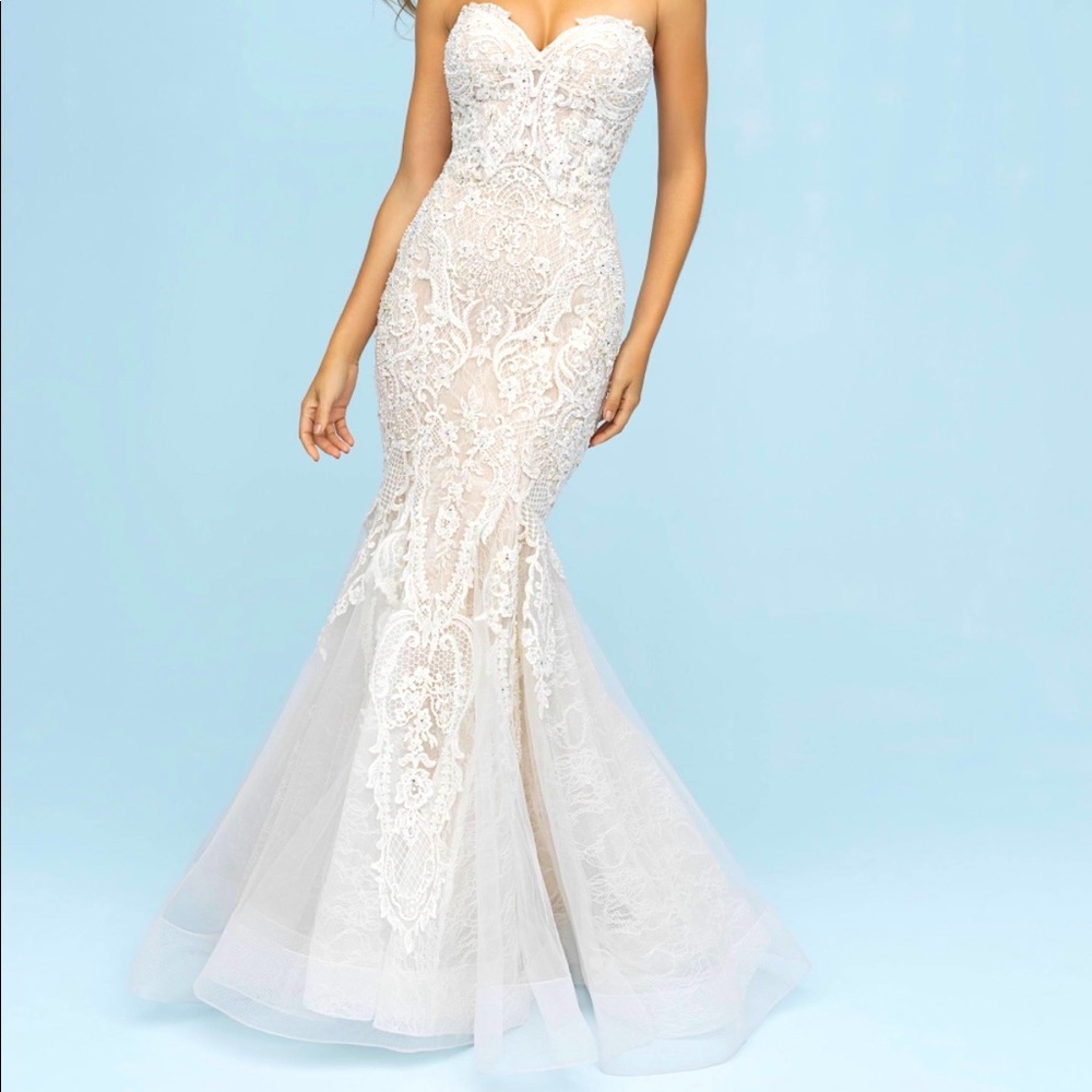 Allure 9601 Wedding Gown